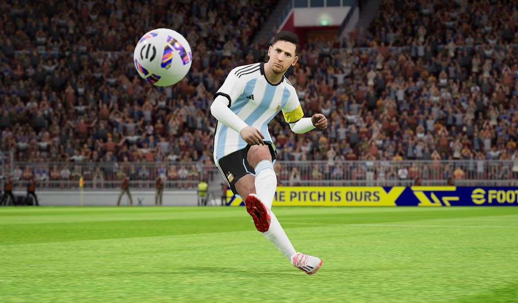 eFootball 2023 - Messi pateando balón